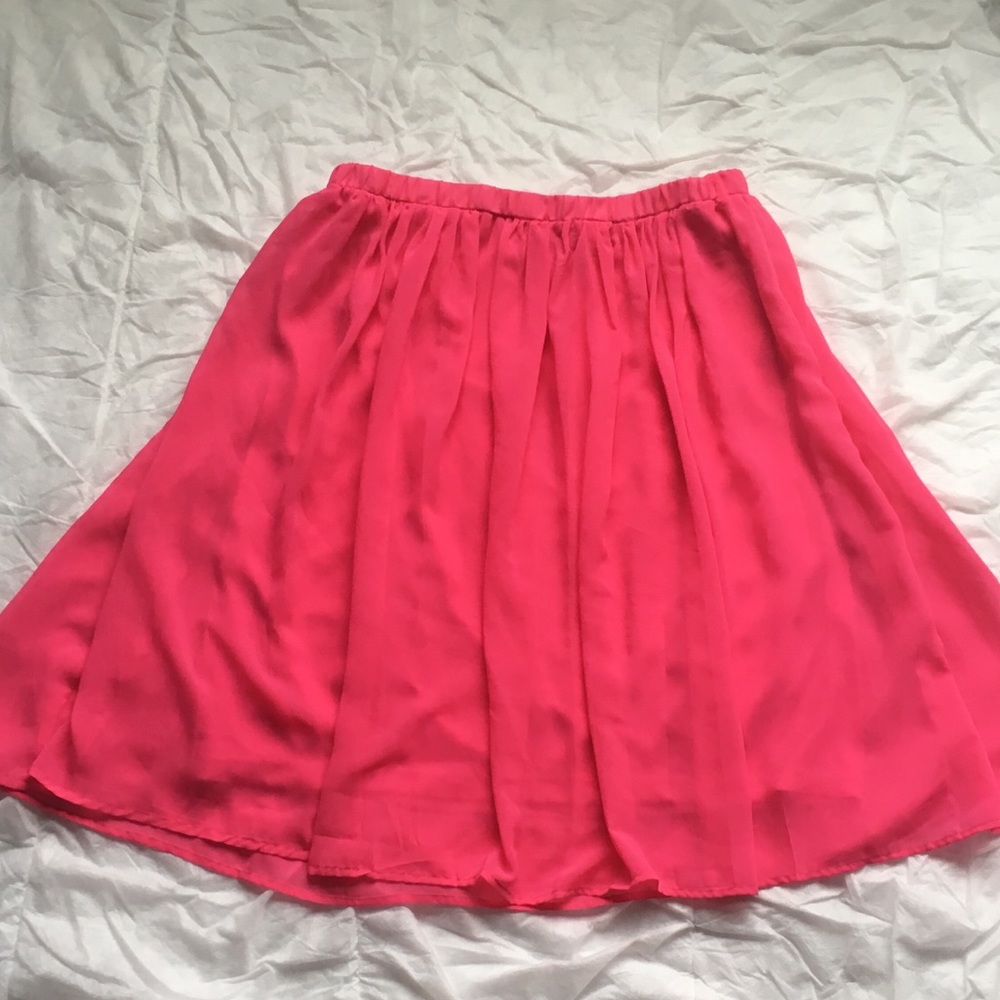 Flirty flowy pink knee length skirt